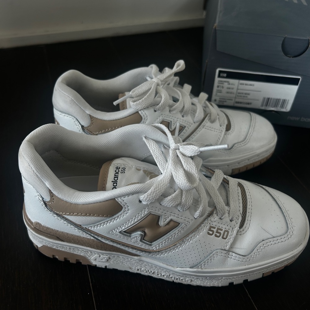 New Balance 550 White and beige